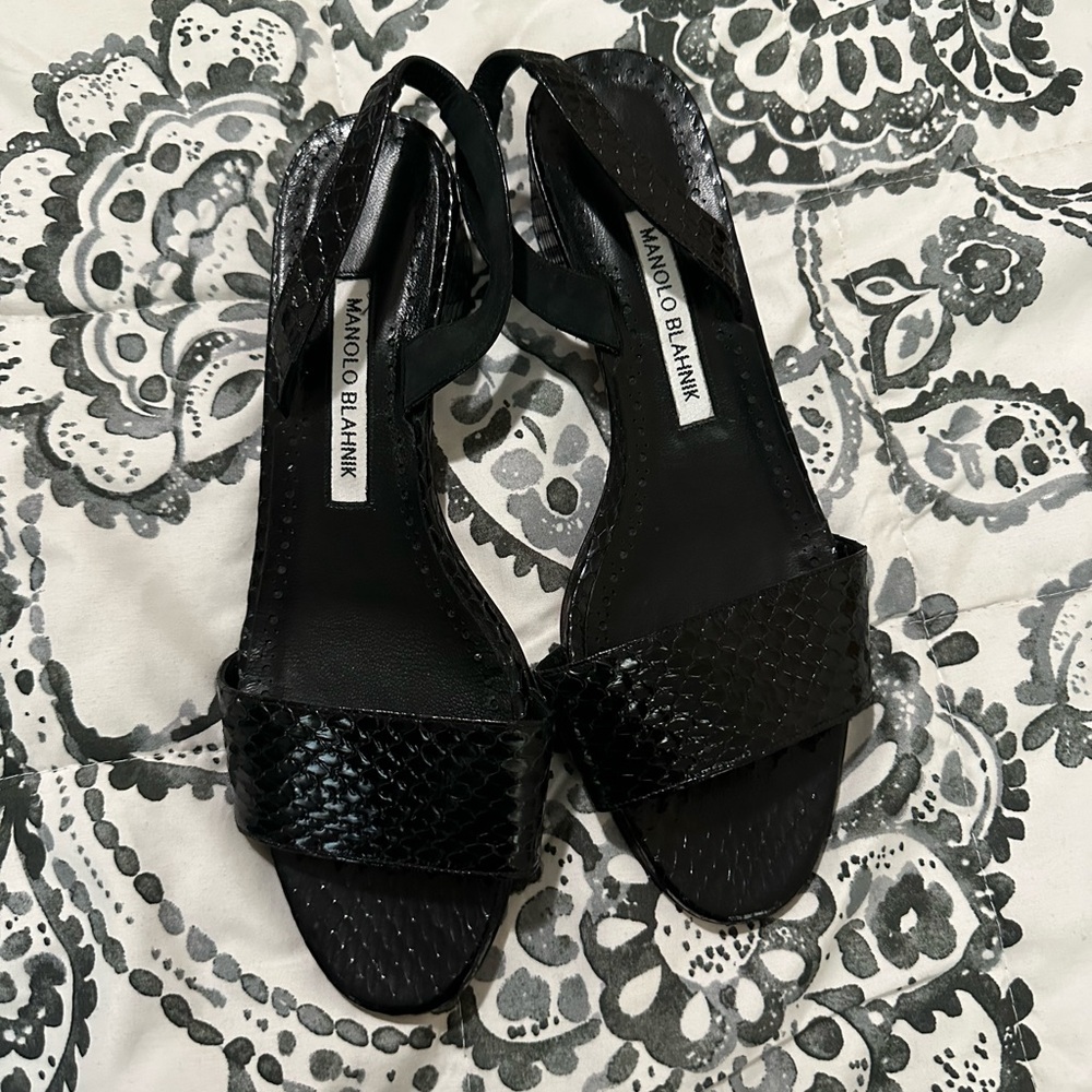 Manolo Blahnik Textured Black Sandals - Picture 2 of 16